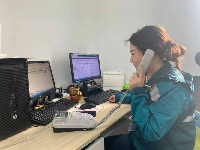 ems快递电话人工服务