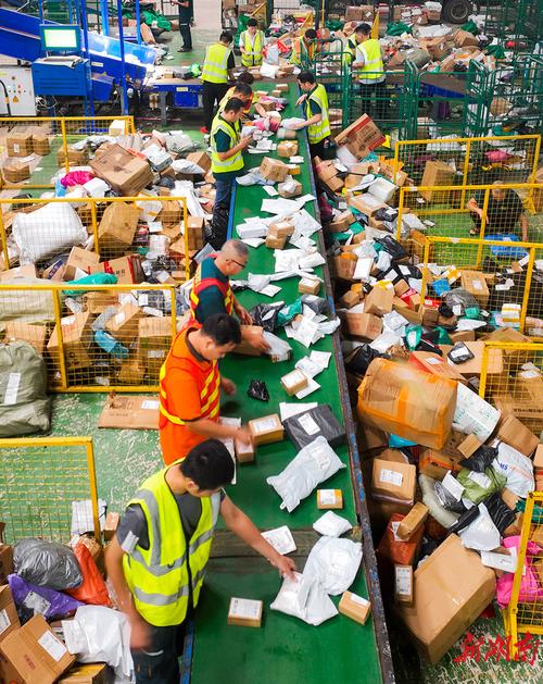 万象物流郑州分拣中心