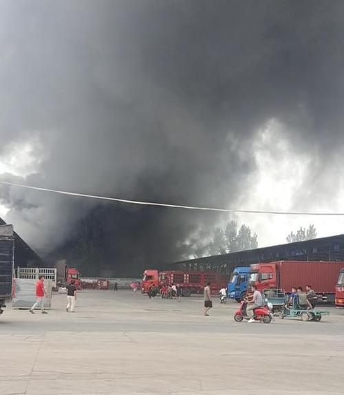 淄博良乡物流园失火