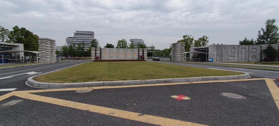 湖南信息学院南门